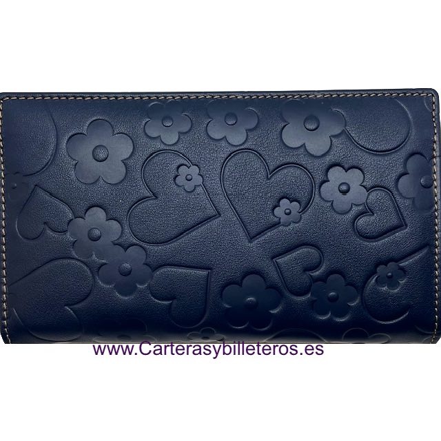 AMICHI WALLET FOR WOMAN IN LUXURY LEATHER WITH ENGRAVINGS OF AMICHI FLOWERS AND HEARTS 