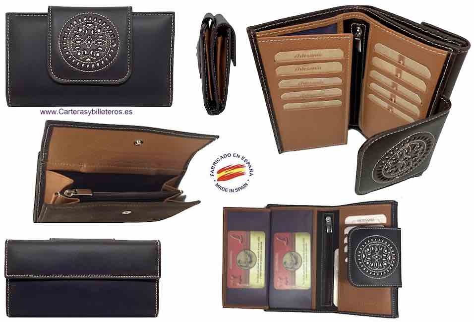 BROWN WOMEN'S WALLET WITH DECORATION ON THE CLOSURE 