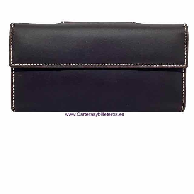 BROWN WOMEN'S WALLET WITH DECORATION ON THE CLOSURE 