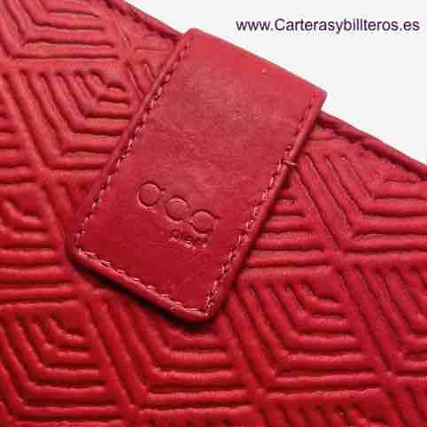 CARTERA GRANDE DE MUJER DE PIEL GRABADA CON DIBUJO ÉTNICO SELVÁTICO ROJO 