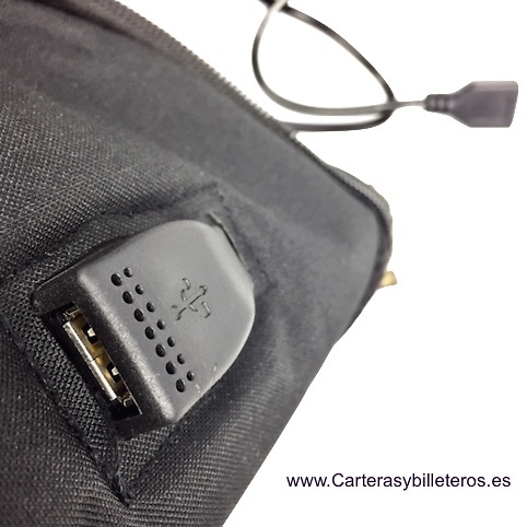 MOCHILA URBANA DE DISEÑO MINIMALISTA CON CON CABLE Y PUERTO USB Y 8 BOLSILLOS 