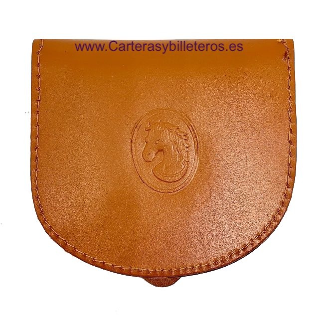 MONEDERO DE PIEL UBRIQUE CON BOLSILLO Y CABALLO GRABADO A RELIEVE 