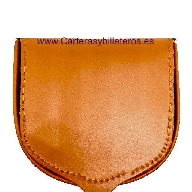 MONEDERO DE PIEL UBRIQUE CON BOLSILLO Y CABALLO GRABADO A RELIEVE 